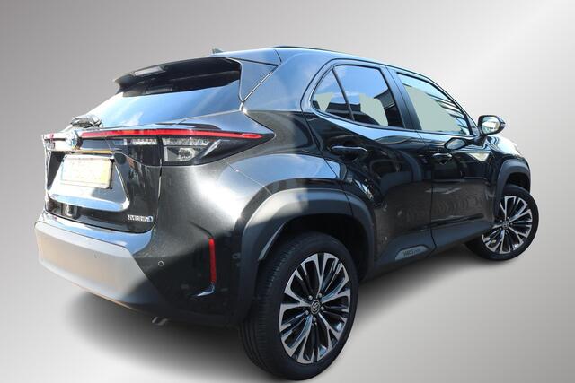 Toyota YARIS Cross 1.5 Hybrid Executive Head Up Display, Parkeersensoren voor,- en achterzijde,