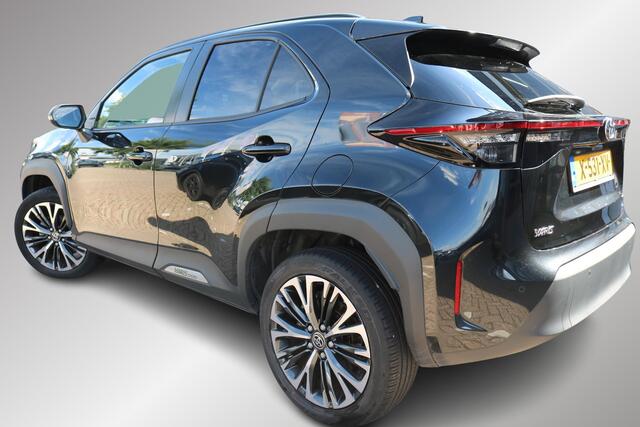 Toyota YARIS Cross 1.5 Hybrid Executive Head Up Display, Parkeersensoren voor,- en achterzijde,