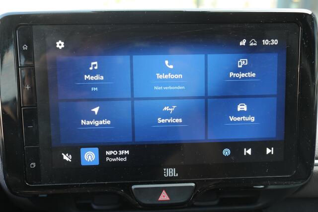 Toyota YARIS Cross 1.5 Hybrid Executive Head Up Display, Parkeersensoren voor,- en achterzijde,