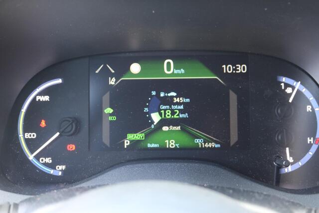 Toyota YARIS Cross 1.5 Hybrid Executive Head Up Display, Parkeersensoren voor,- en achterzijde,