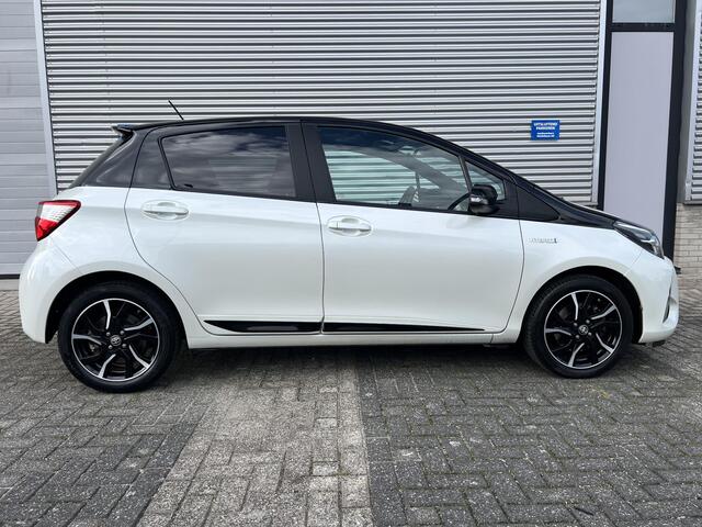 Toyota YARIS 1.5 Hybrid Bi-Tone Automaat | 16" Lichtmetalen Velgen | Climate Control | Elek. Raambediening