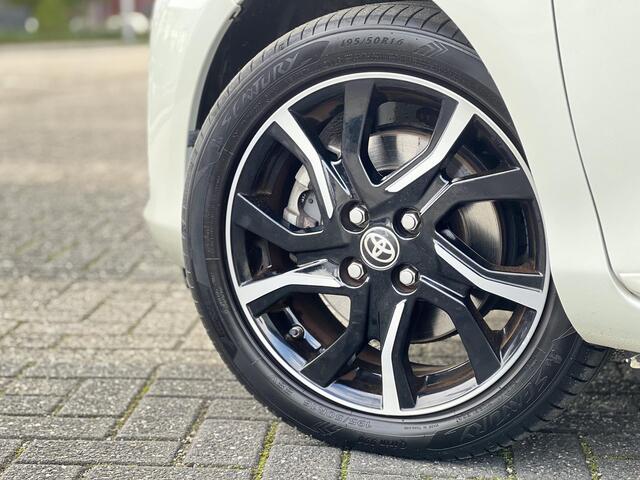 Toyota YARIS 1.5 Hybrid Bi-Tone Automaat | 16" Lichtmetalen Velgen | Climate Control | Elek. Raambediening