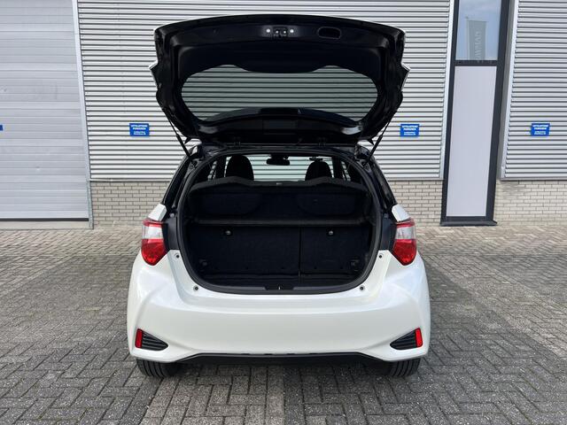 Toyota YARIS 1.5 Hybrid Bi-Tone Automaat | 16" Lichtmetalen Velgen | Climate Control | Elek. Raambediening