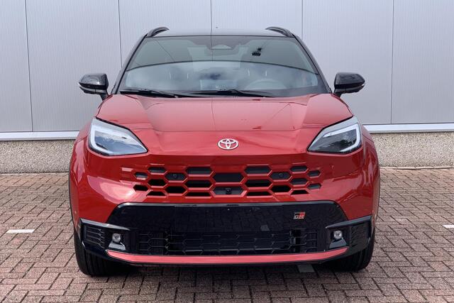 Toyota YARIS Cross 1.5 Hybrid 130 GR Sport / GR Sport Plus / Direct Leverbaar / Nu met €2.500 inruil premie!