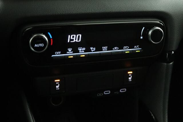 Toyota YARIS 1.5 Hybrid 115 Dynamic | Comfort Pack | Stoel / Stuurverwarming | Dodehoekdetectie | Parkeersensoren |