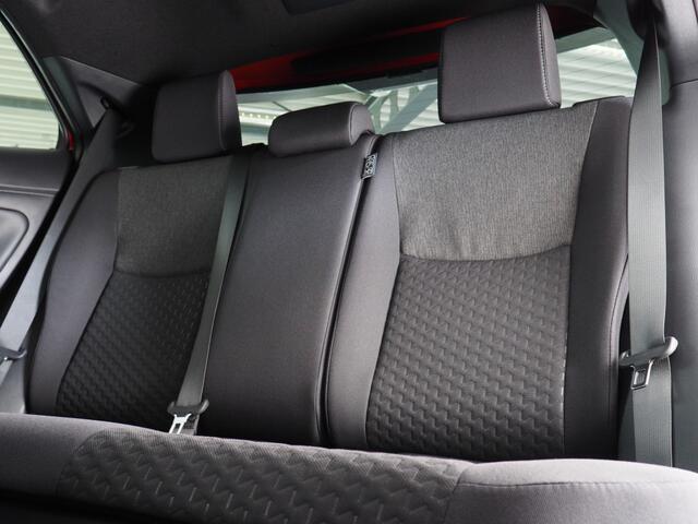 Toyota YARIS Cross 1.5 Hybrid 115 Dynamic + Safety & Winter-pakket | Stuurwiel- En Stoelverwarming | Dodehoekdetectie | Parkeersensoren Voor- en Achter | Botsherkenning | Grootlichtassistent | Apple CarPlay/ Android Auto
