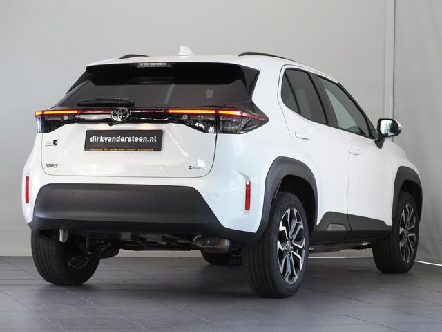 Toyota YARIS Cross 1.5 Hybrid 115 Dynamic + Safety & Winter-pakket | Stuurwiel- En Stoelverwarming | Dodehoekdetecite | Parkeersensoren Voor- en Achter | Botsherkenning | Grootlichtassistent | Apple CarPlay/ Android Auto