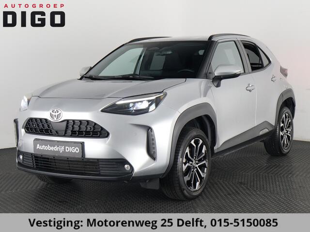 Toyota YARIS Cross 1.5 HYBRID DYNAMIC LUXURY GARANTIE 2035 ! PARKEERSENSOREN VOOR & ACHTER . STOEL/STUUR VERWARMING . NAVIGATIE .