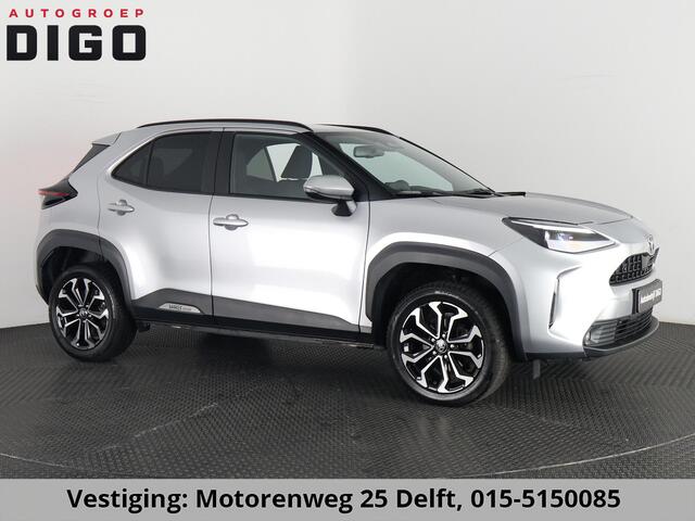Toyota YARIS Cross 1.5 HYBRID DYNAMIC LUXURY GARANTIE 2035 ! PARKEERSENSOREN VOOR & ACHTER . STOEL/STUUR VERWARMING . NAVIGATIE .