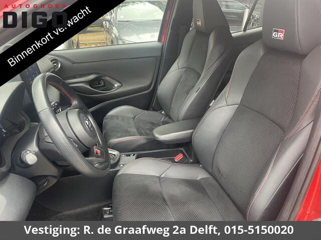 Toyota YARIS Cross 1.5 Hybrid GR Sport | Stoelverwarming | Navigatie | Parkeersensoren | Dealer onderhouden
