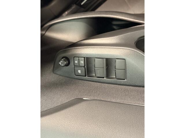 Toyota YARIS Cross 1.5 Hybrid 115 Dynamic | Stoel / Stuur en voorruitverwarming | Parkeersensoren |