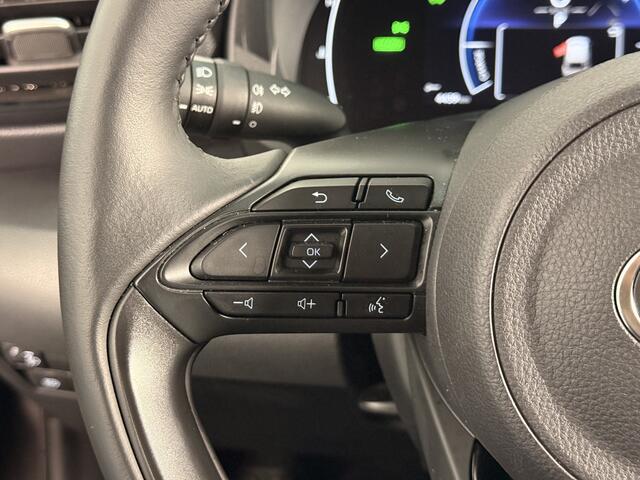 Toyota YARIS Cross 1.5 Hybrid 115 First Edition + Winterpack | Stoel / Stuur en voorruitverwarming | Parkeersensoren |