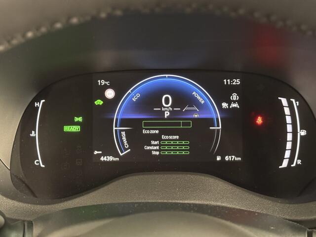 Toyota YARIS Cross 1.5 Hybrid 115 First Edition + Winterpack | Stoel / Stuur en voorruitverwarming | Parkeersensoren |