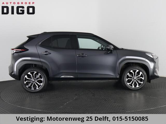 Toyota YARIS Cross 1.5 HYBRIDE DYNAMIC LUXURY GARANTIE TOT 2035 . NAVIGATIE . PARKEERSENSOREN VOOR & ACHTER . STOEL/STUUR VERWARMING .