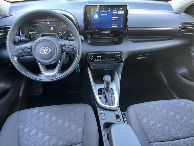 Toyota YARIS 1.5 Hybrid 115 Comfort | Forest green metallic | Nieuw uit voorraad leverbaar |