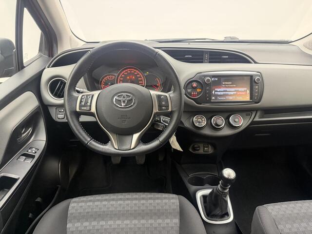 Toyota YARIS 1.3 VVT-i Business Plus | 4 Cilinder | Airco | Cruise | Cam achter | NL auto