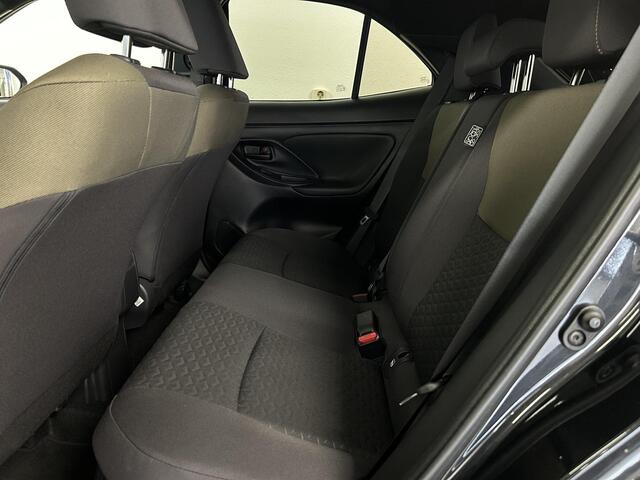 Toyota YARIS Cross 1.5 Hybrid Explore NAVI | TREKHAAK | ADAPTIVE CRUISE CONTROL | STOELVERWARMING | FULL BLACK