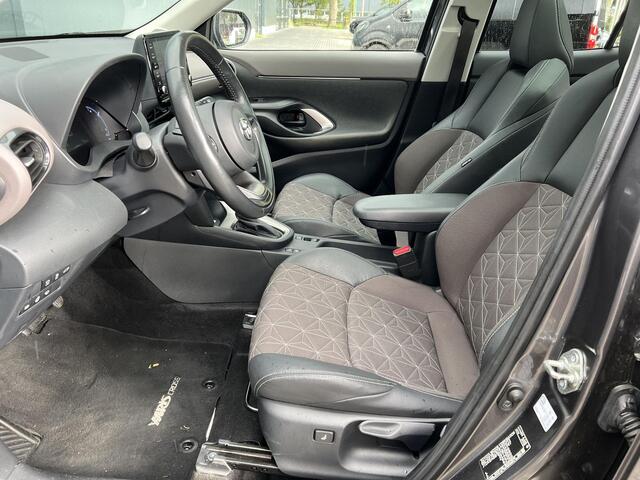 Toyota YARIS Cross 1.5 Hybrid Executive Trekhaak | Panoramadak | Stoel & Stuur verwarming |