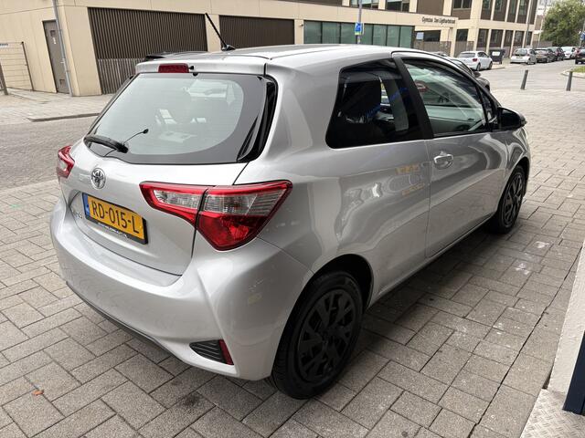 Toyota YARIS 1.5 VVT-i Aspiration AUTOMAAT/NL AUTO/CLIMA/CAMERA