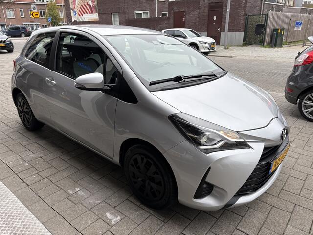 Toyota YARIS 1.5 VVT-i Aspiration AUTOMAAT/NL AUTO/CLIMA/CAMERA