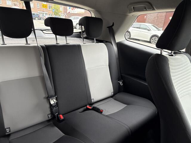 Toyota YARIS 1.5 VVT-i Aspiration AUTOMAAT/NL AUTO/CLIMA/CAMERA