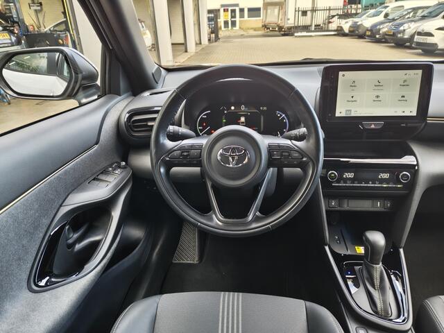Toyota YARIS Cross 1.5 Hybrid Adventure | Trekhaak | El. Achterklep | All Seasons | Stoel & Stuurverwarming