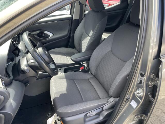 Toyota YARIS 1.5 Hybrid Active All Seasonbanden