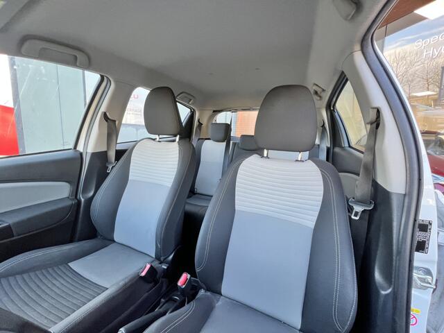 Toyota YARIS 1.5 VVT-i Comfort | Trekhaak | LM velgen | Bluetooth | Radio