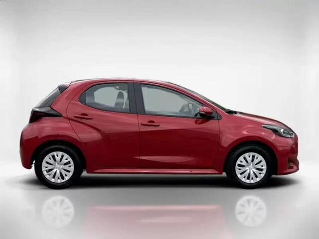 Toyota YARIS 1.5 Hybrid 115 Comfort **EMOTIONAL RED METALLIC/ NIEUWE AUTO/ DIRECT LEVERBAAR**