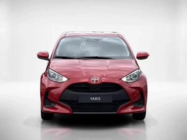 Toyota YARIS 1.5 Hybrid 115 Comfort **EMOTIONAL RED METALLIC/ NIEUWE AUTO/ DIRECT LEVERBAAR**