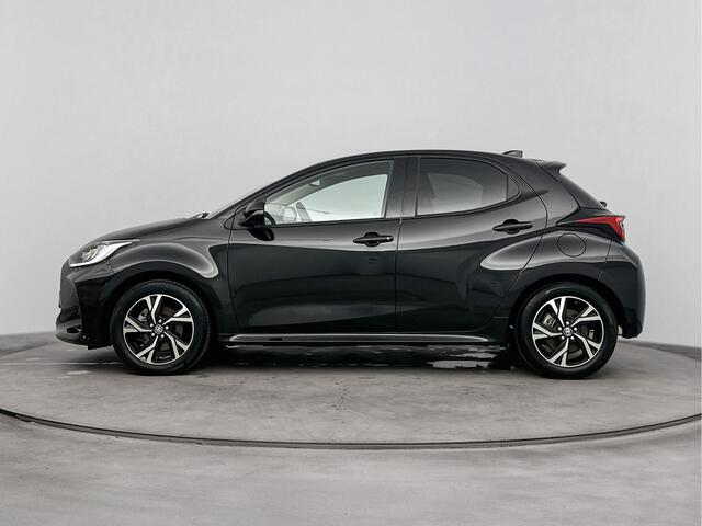 Toyota YARIS 1.5 Hybrid 115 First Edition | Parkeersensoren V+A | Blindspot | Stuur-Stoelverwarming |