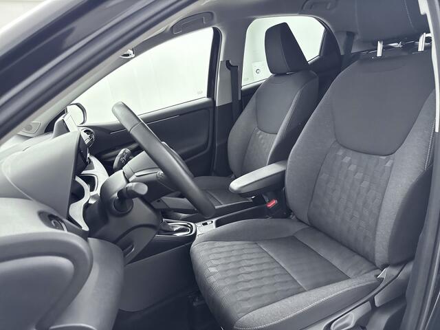 Toyota YARIS 1.5 Hybrid 115 First Edition | Parkeersensoren V+A | Blindspot | Stuur-Stoelverwarming |