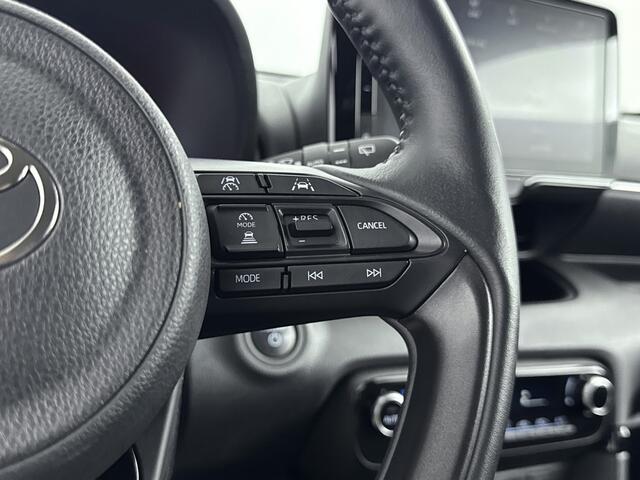 Toyota YARIS 1.5 Hybrid 115 First Edition | Parkeersensoren V+A | Blindspot | Stuur-Stoelverwarming |
