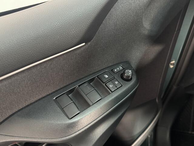 Toyota YARIS 1.5 Hybrid 115 Dynamic | Comfort Pack | Stoel/Stuur/Voorruitverwarming | BSM | Parkeersensoren voor/achter |