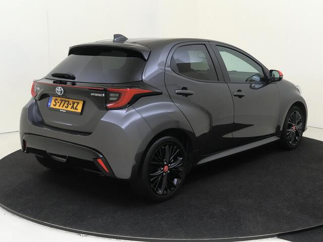 Toyota YARIS 1.5 Hybrid Executive | airco automatisch | Apple Carplay/Android Auto | Autonomous Emergency Braking | cruise control adaptief | dodehoek detectie | LED koplampen | lederen/stof bekleding | lichtmetalen Zwarte velgen 17" | navigatiesysteem full map | voorstoelen verwarmd