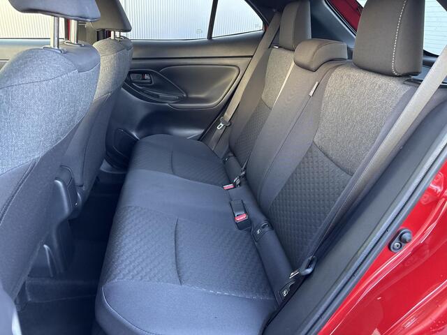Toyota YARIS Cross 1.5 Hybrid 115 Dynamic **DODEHOEK DETECTIE/ STOEL EN STUURVERWARMING/ KEYLESS**