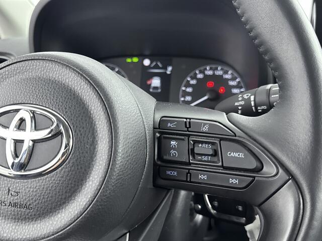 Toyota YARIS 1.5 VVT-i Active | Stoelverwarming | Trekhaak | Achteruitrijcamera | ***