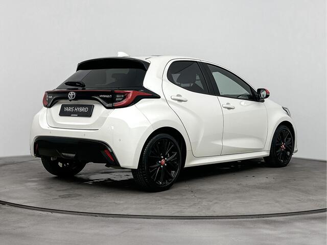 Toyota YARIS 1.5 Hybrid Tokyo Spirit | Panodak | JBL | Parkeersensoren V+A | Stoelverwarming |