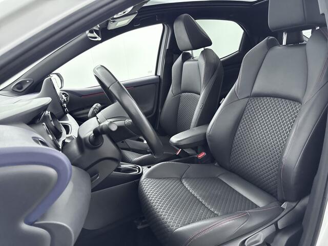 Toyota YARIS 1.5 Hybrid Tokyo Spirit | Panodak | JBL | Parkeersensoren V+A | Stoelverwarming |