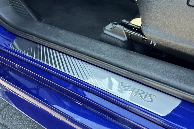 Toyota YARIS 1.5 Hybrid 115 First Edition, LM-velgen, Adaptieve cruise control, Apple Carplay/Android Auto, Camera!