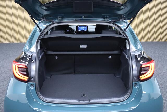Toyota YARIS 1.5 Hybrid 115 Dynamic + Comfort Pack | Adaptive-cruise | Apple Carplay & Android Auto | Parkeerhulp | Camera | Clima | Maps Navigatie | Keyless | Stoel & Stuurverwarming | All-season Banden
