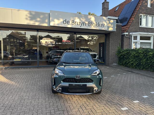 Toyota YARIS Cross 1.5 Hybrid 130 Executive Bi-Tone elektrische achterklep / dodehoekdetectie / stoelverwarming / stuurwielverwarming / parkeersensoren voor + achter / Navigatie / Apple Carplay / Android Auto / parkeercamera / 10 jaar Toyota garantie / rijklaarprijs incl. T