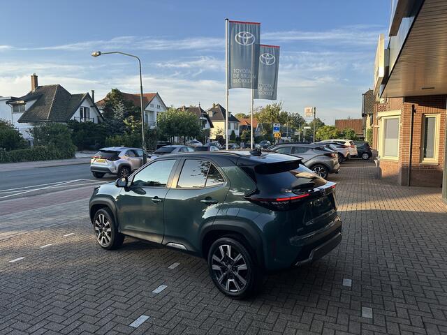 Toyota YARIS Cross 1.5 Hybrid 130 Executive Bi-Tone elektrische achterklep / dodehoekdetectie / stoelverwarming / stuurwielverwarming / parkeersensoren voor + achter / Navigatie / Apple Carplay / Android Auto / parkeercamera / 10 jaar Toyota garantie / rijklaarprijs incl. T