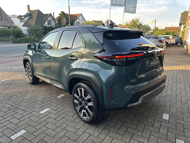 Toyota YARIS Cross 1.5 Hybrid 130 Executive Bi-Tone elektrische achterklep / dodehoekdetectie / stoelverwarming / stuurwielverwarming / parkeersensoren voor + achter / Navigatie / Apple Carplay / Android Auto / parkeercamera / 10 jaar Toyota garantie / rijklaarprijs incl. T