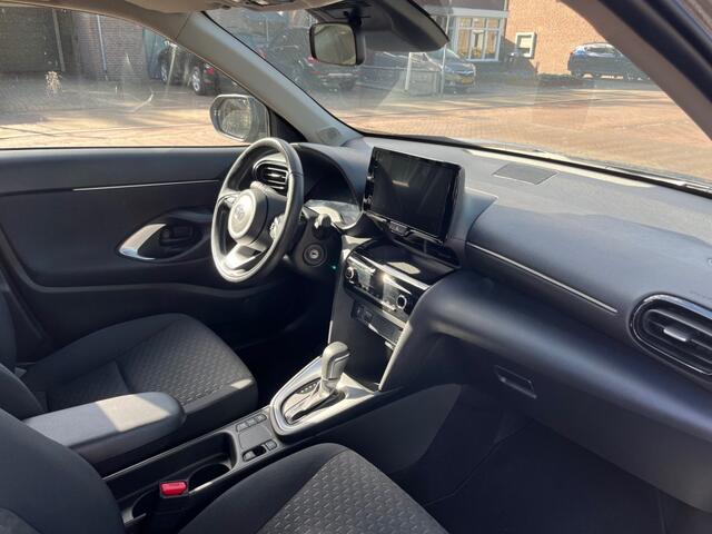 Toyota YARIS 1.5 HYBRRID DYNAMIC AUTOMAAT / CAMERA / CARPLAY / DAB / LED / STOEL+STUUR VERWARMING / 16'' LM-VELGEN