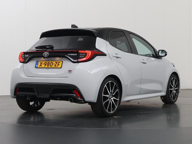 Toyota YARIS 1.5 Hybrid GR Sport | Panoramadak | Navigatie | HUD | BLIS | Stoelverwarming | Parkeercamera |