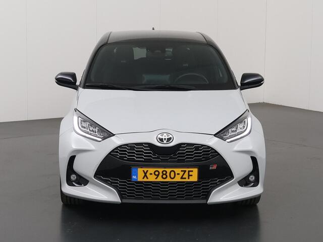 Toyota YARIS 1.5 Hybrid GR Sport | Panoramadak | Navigatie | HUD | BLIS | Stoelverwarming | Parkeercamera |