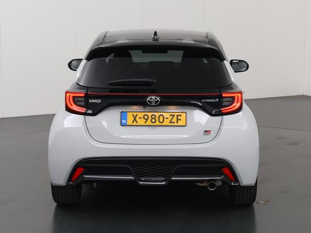Toyota YARIS 1.5 Hybrid GR Sport | Panoramadak | Navigatie | HUD | BLIS | Stoelverwarming | Parkeercamera |