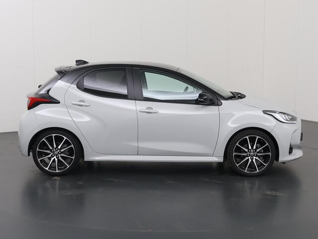 Toyota YARIS 1.5 Hybrid GR Sport | Panoramadak | Navigatie | HUD | BLIS | Stoelverwarming | Parkeercamera |