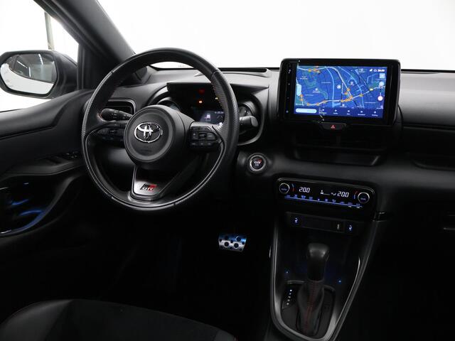 Toyota YARIS 1.5 Hybrid GR Sport | Panoramadak | Navigatie | HUD | BLIS | Stoelverwarming | Parkeercamera |